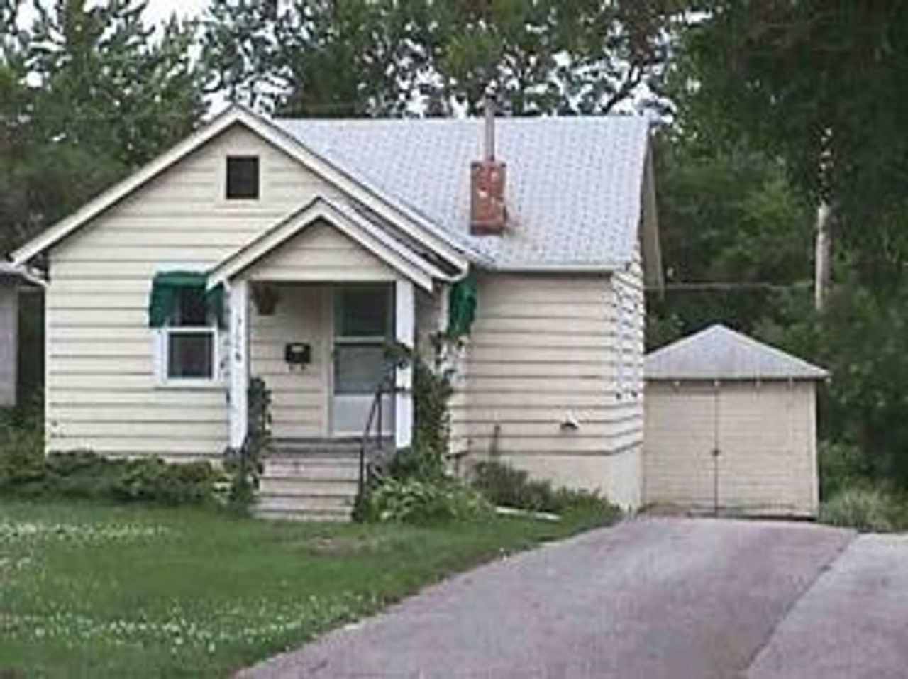 2 bedroom, 1 bath single-family home near Towncrest