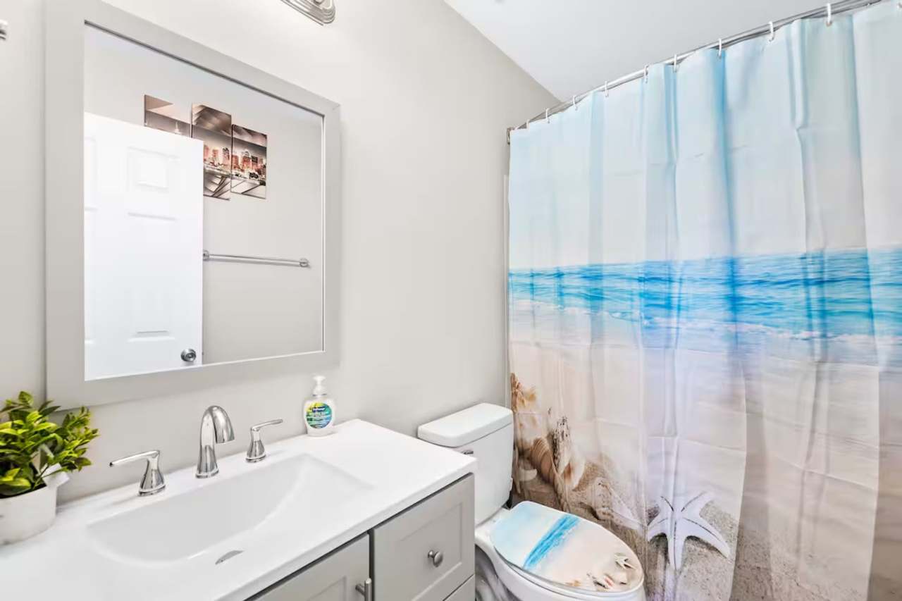 Room in 3 Bedroom Home at Mobley St