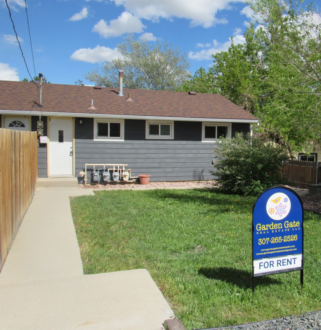 Cozy Duplex Close to WMC