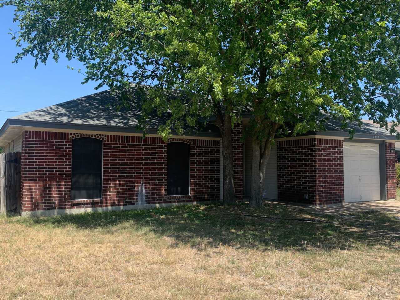 MOVE IN SPECIAL - Rent Reduced! Fresh updates!