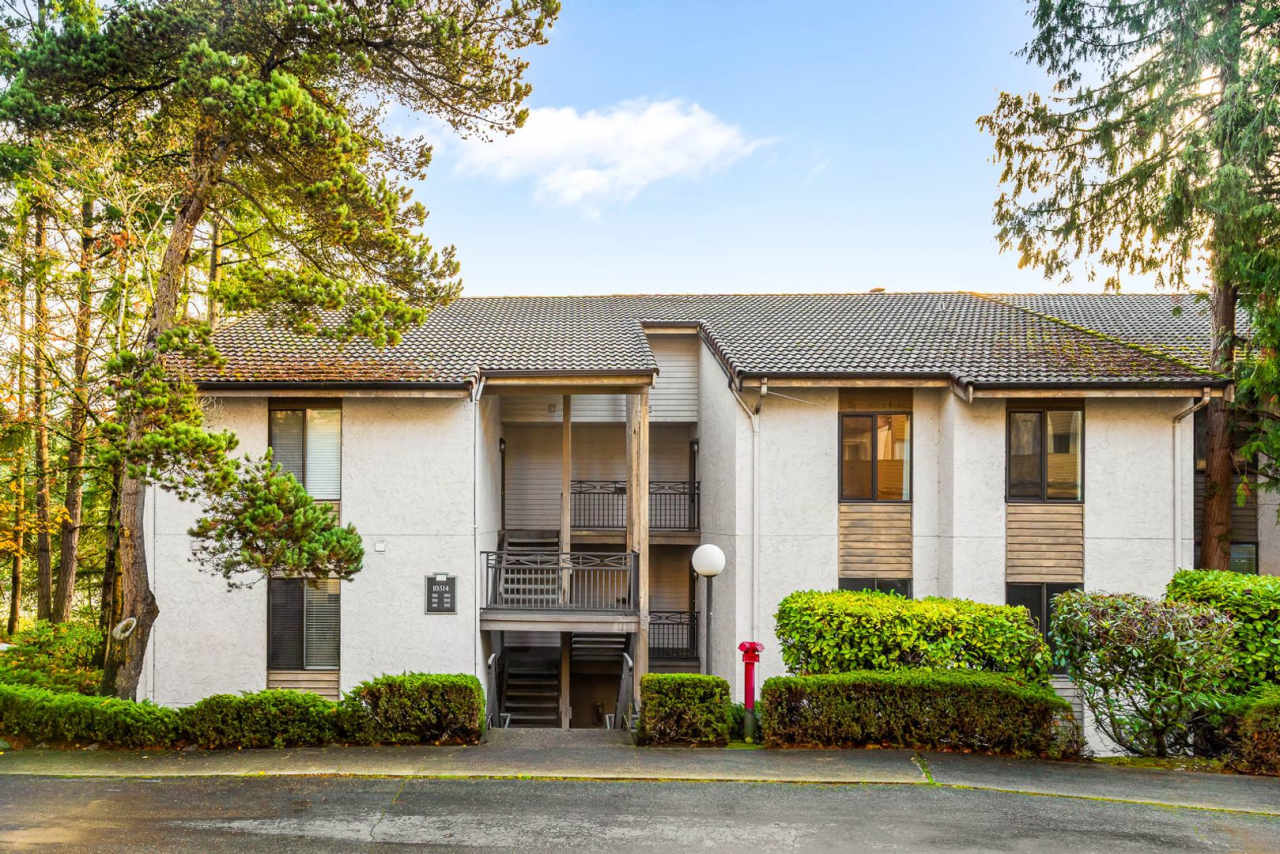 Limited Time Offer $2,500 rental rate! Available for December Move-In: Spacious 2Bd/2Bath Condo located in The Ridge Community in Bellevue