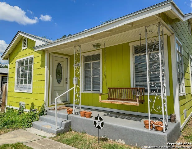 1935 W WOODLAWN AVE
