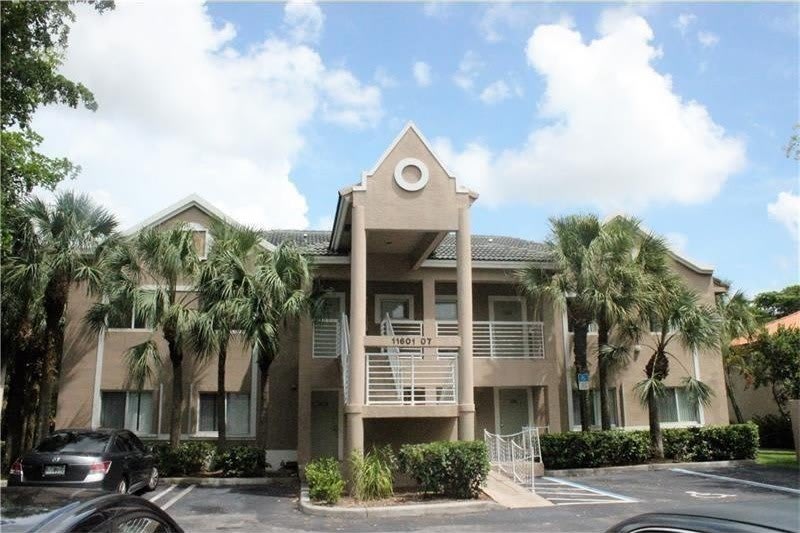 11605 Royal Palm Blvd