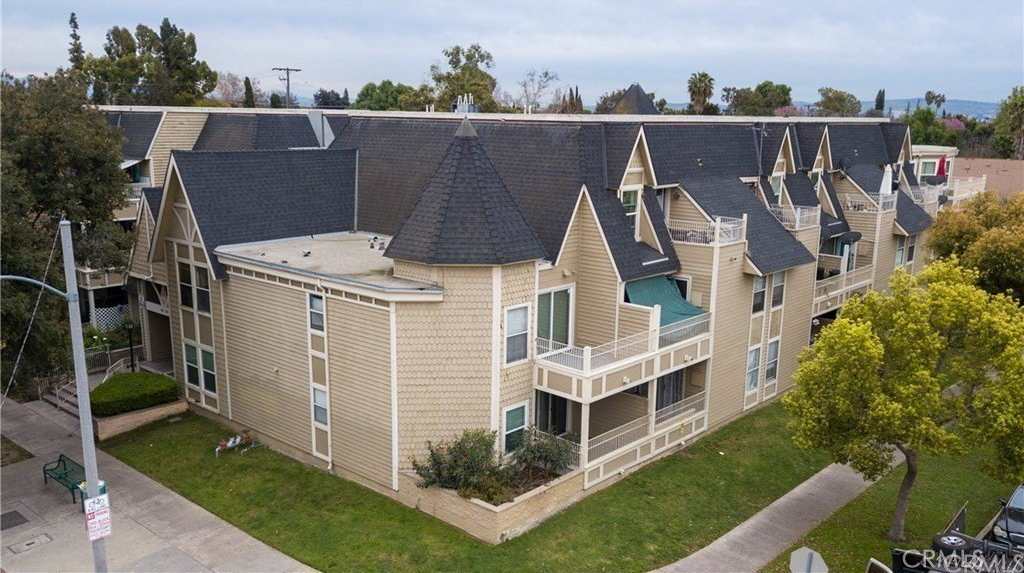 300 E Chestnut Avenue