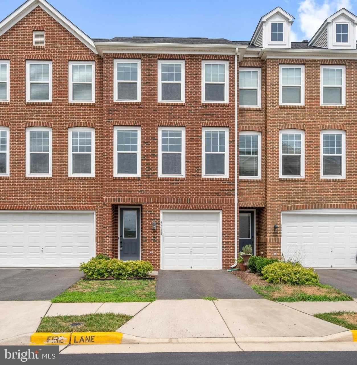 42298 LANCASTER WOODS Square