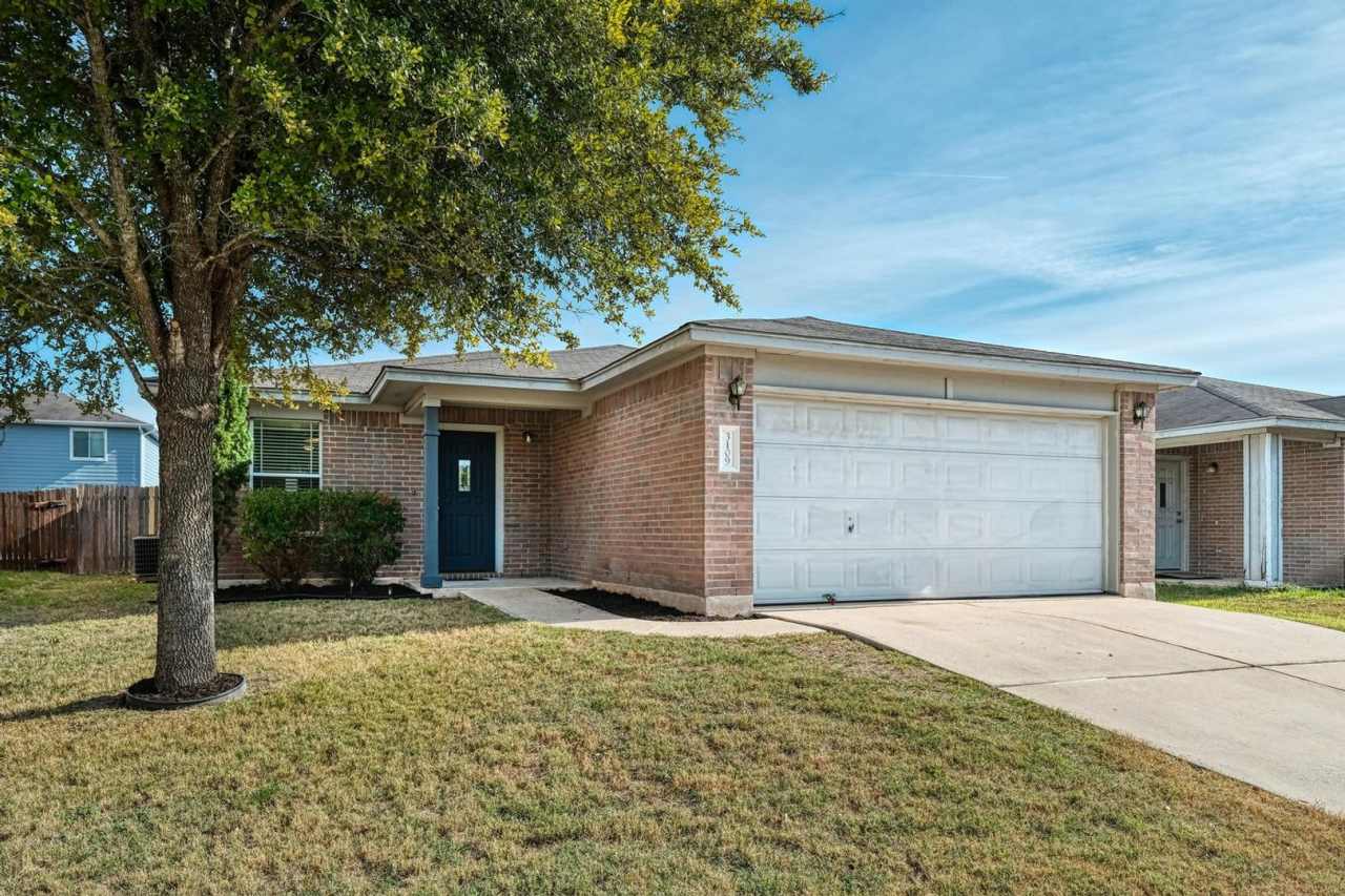 Great 3B/2B home in Austin Colony!