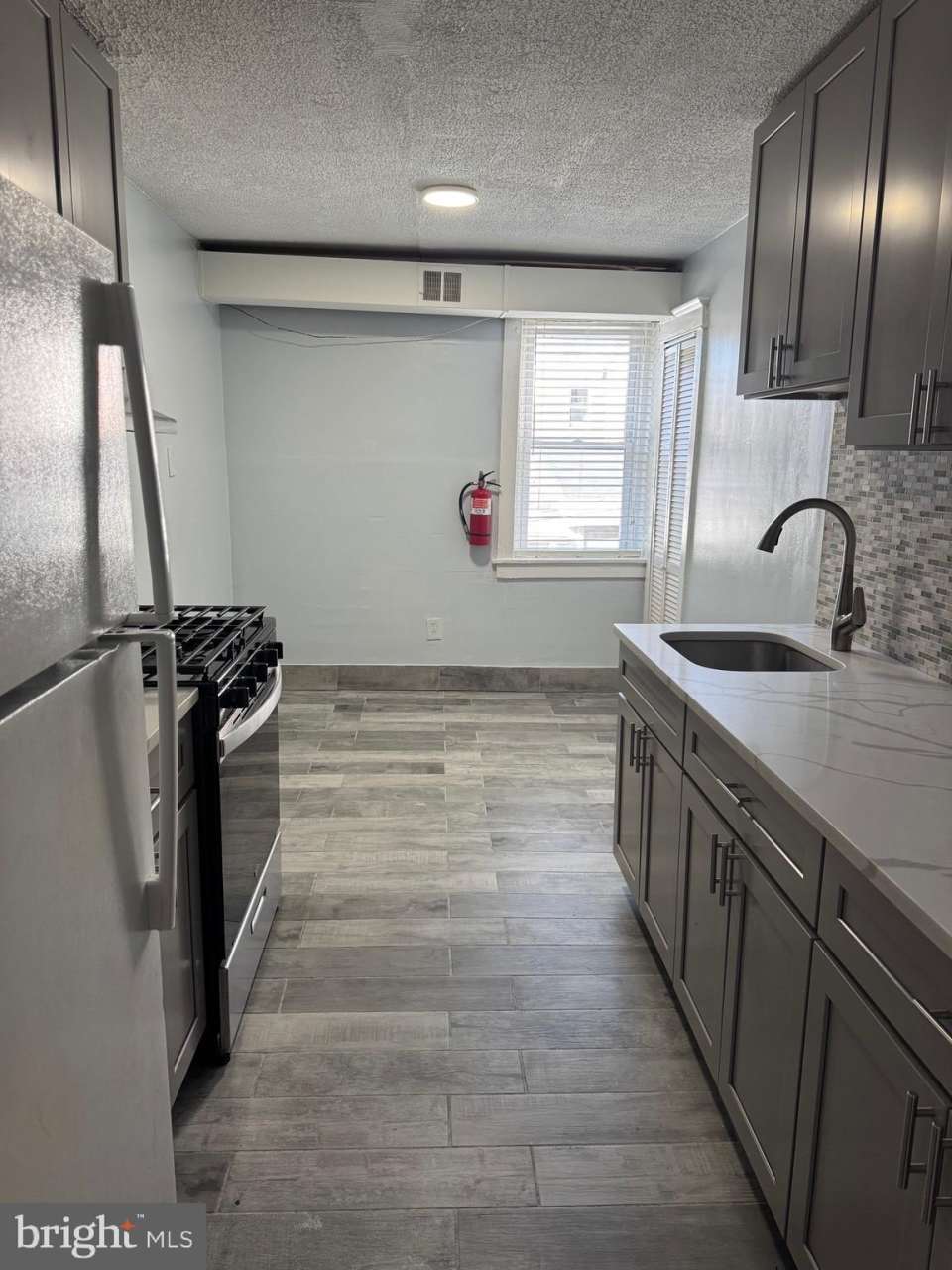 4724-26 LONGSHORE Avenue unit: 6