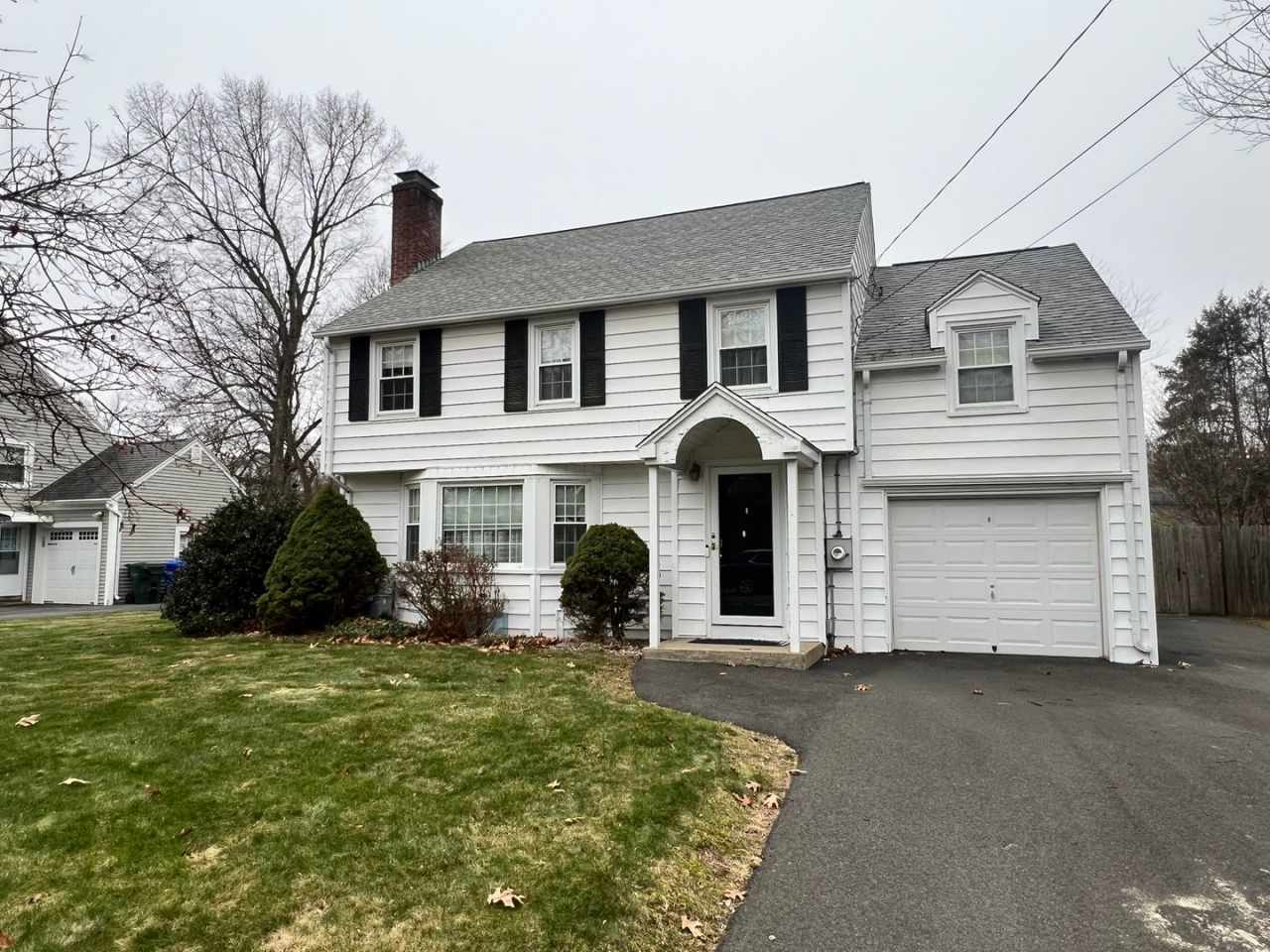 Beautiful, Single Family Colonial for Rent in Springfield!