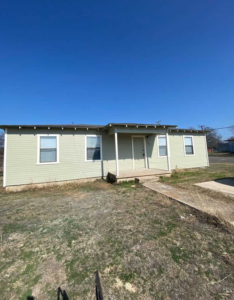 Charming newly renovated 3 bedroom 2 bath home