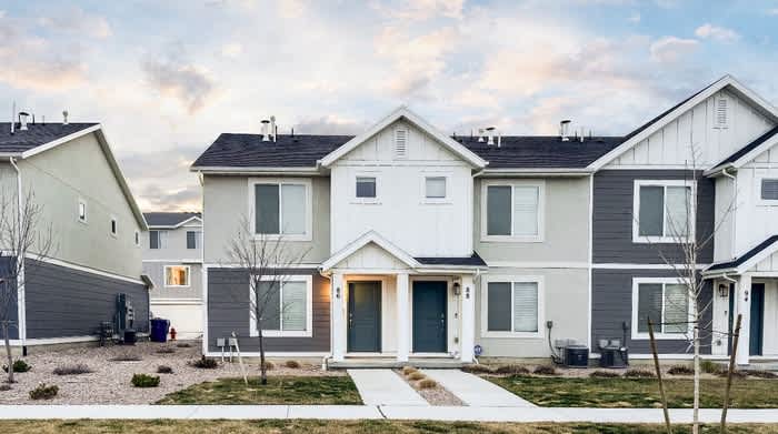 86 North Monitor Row