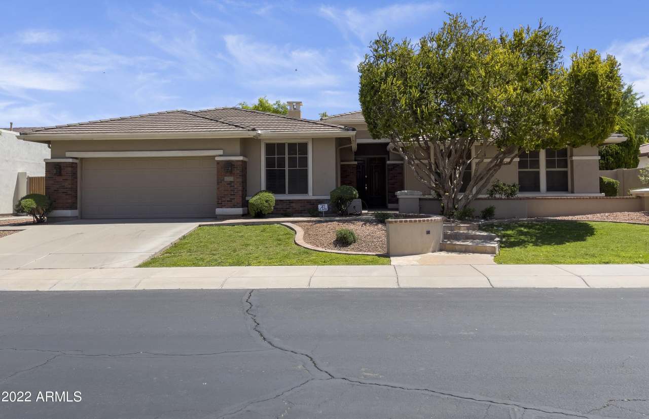 7833 S COLLEGE Avenue