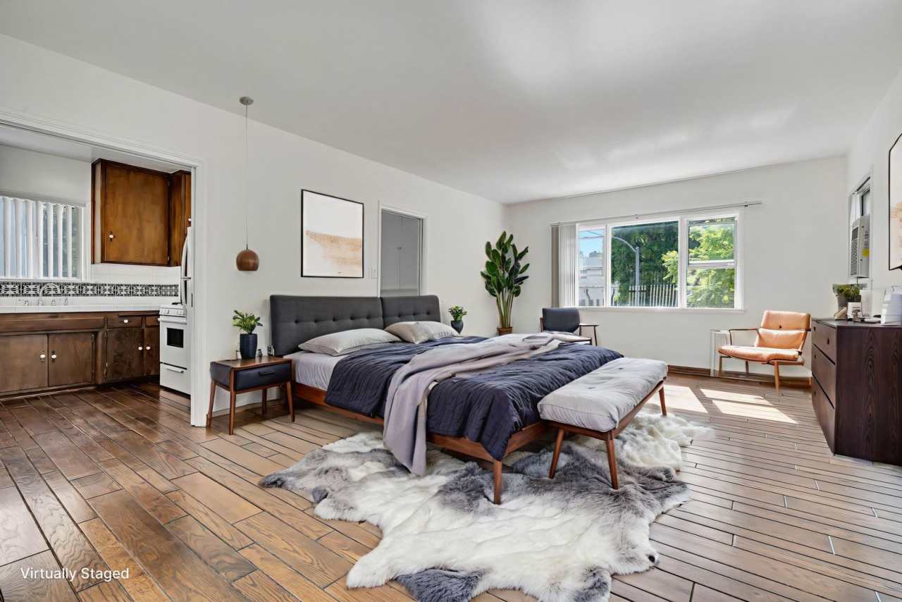 Burton Way Luxury Investments LLC - 332 La Peer