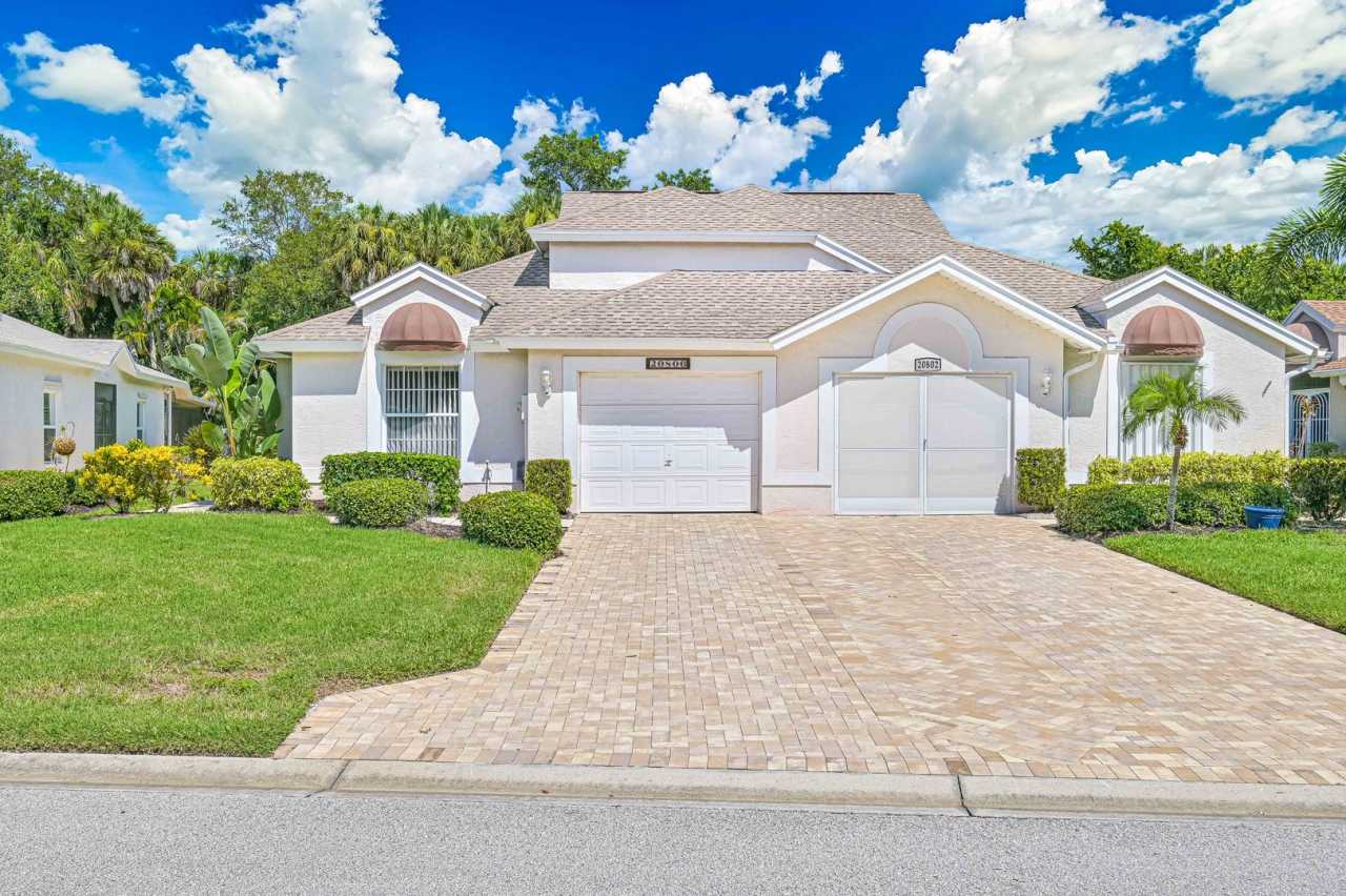 Beautiful Country Creek Villa w Attached Garage - Golf Community in the Heart of Estero.