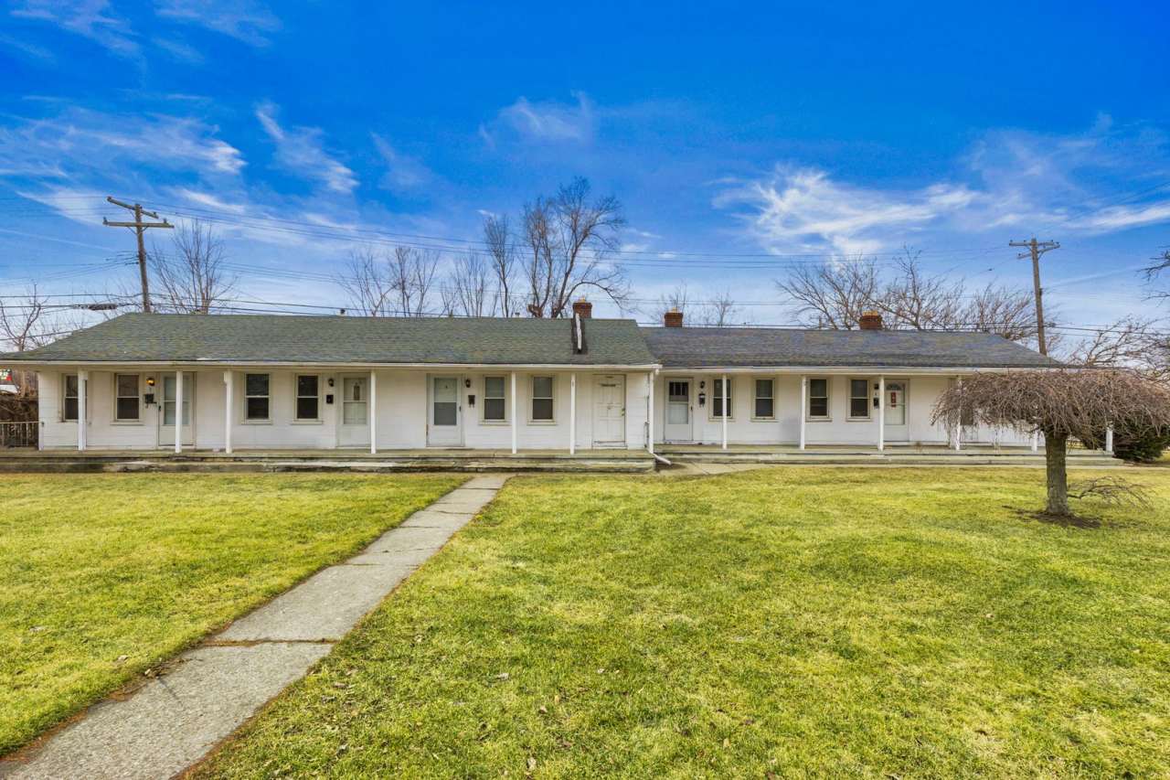 Gloria Street (Rolling Lakes Yacht Club LLC)