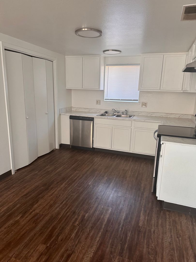 Great 2 bed 1 bath duplex