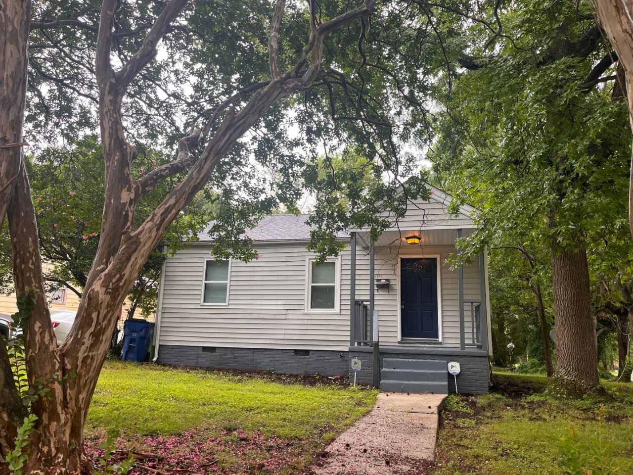 QUAINT 2 BEDROOM MINUTES FROM DOWNTOWN RALEIGH!