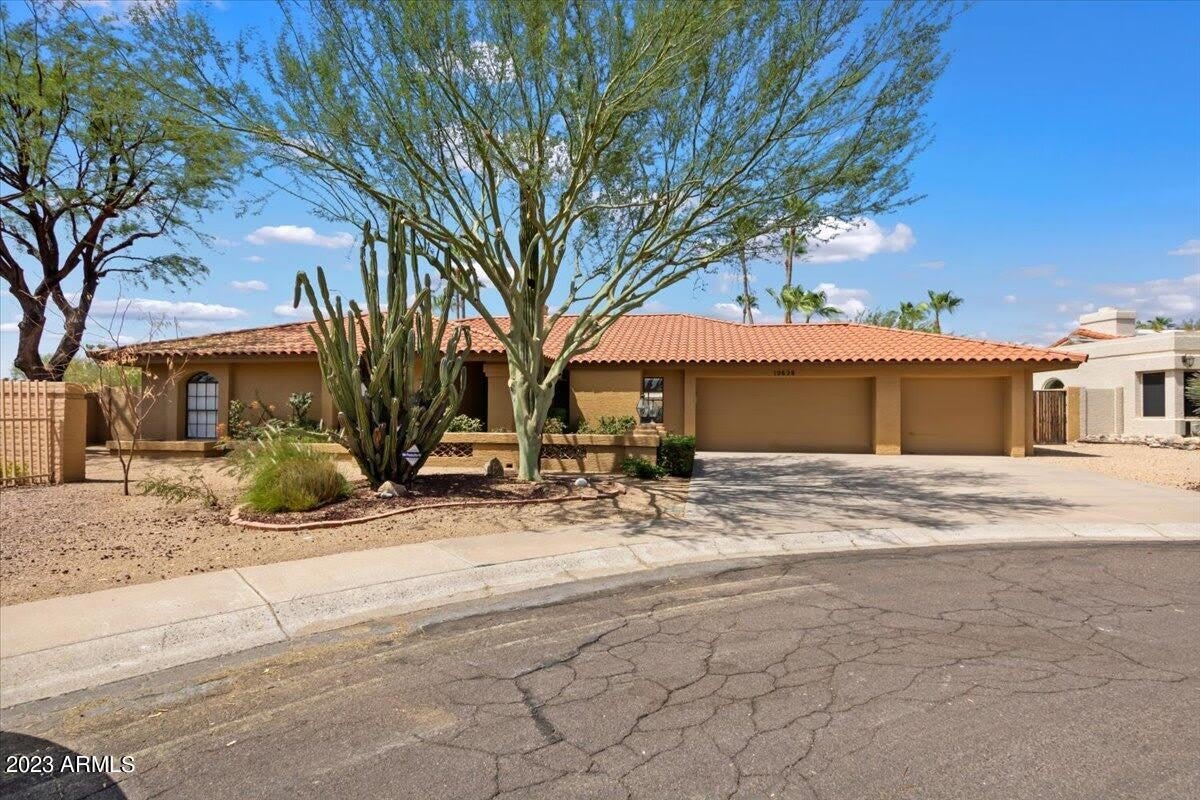 10628 E CINNABAR Avenue