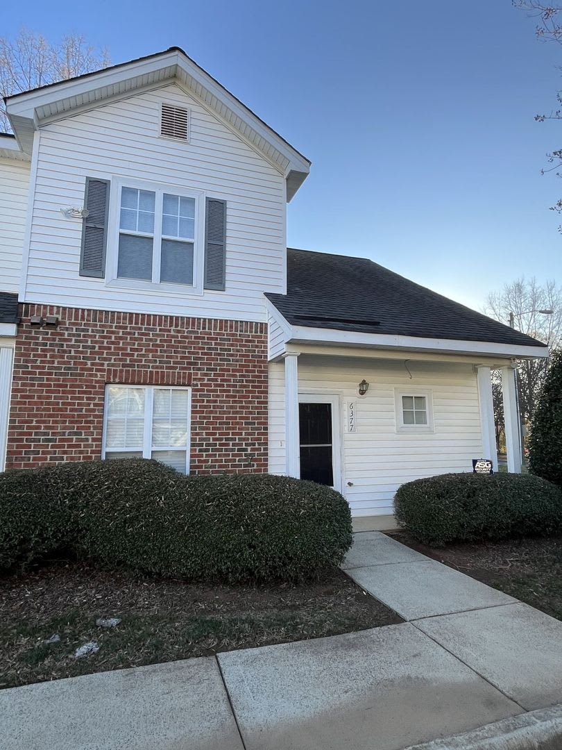 2 Story, 3 Bed, 2.5 Bath End Unit Townhome in Mallard Creek Area