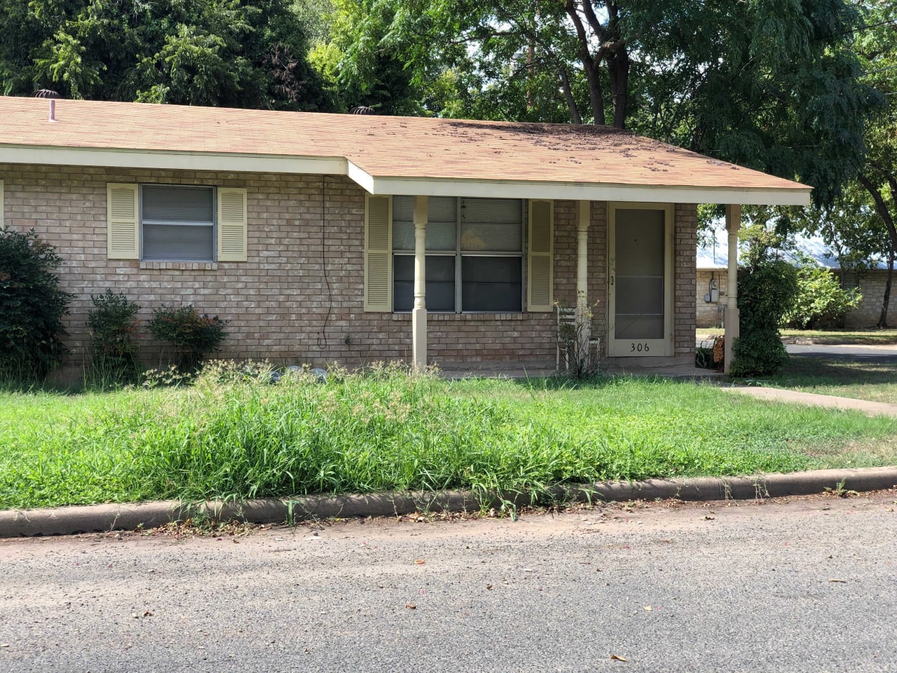 306 South Crockett Street