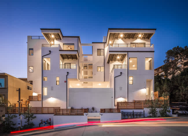 Gorgeous 4 Bed/3 Bath in USD Area with 3 Parking Spaces  *Washer/Dryer in Unit*