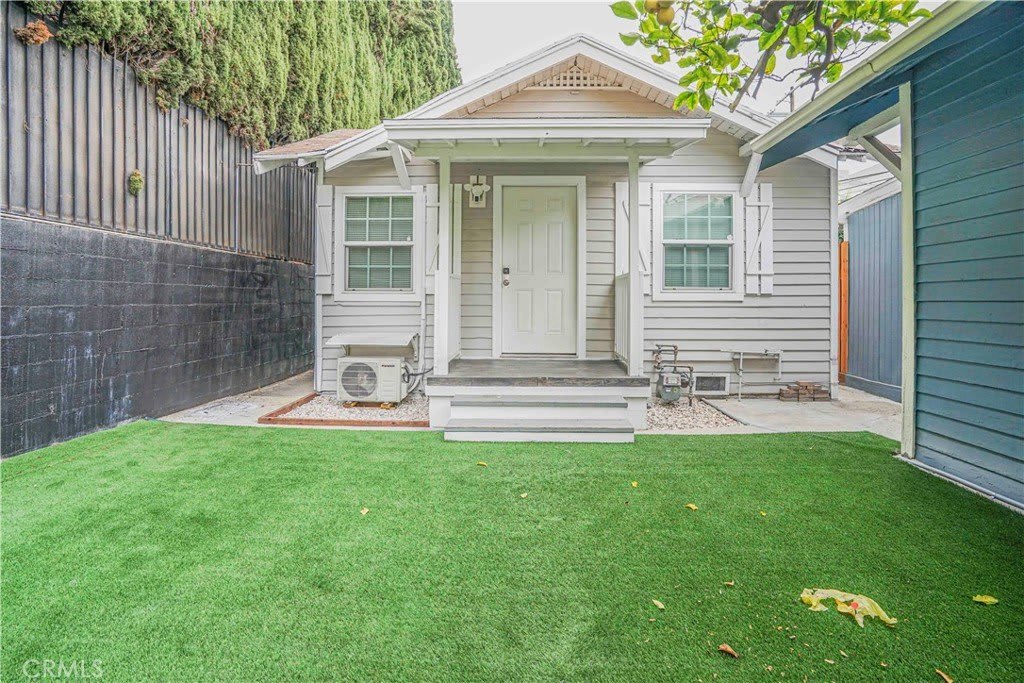 1202 N Las Palmas Avenue