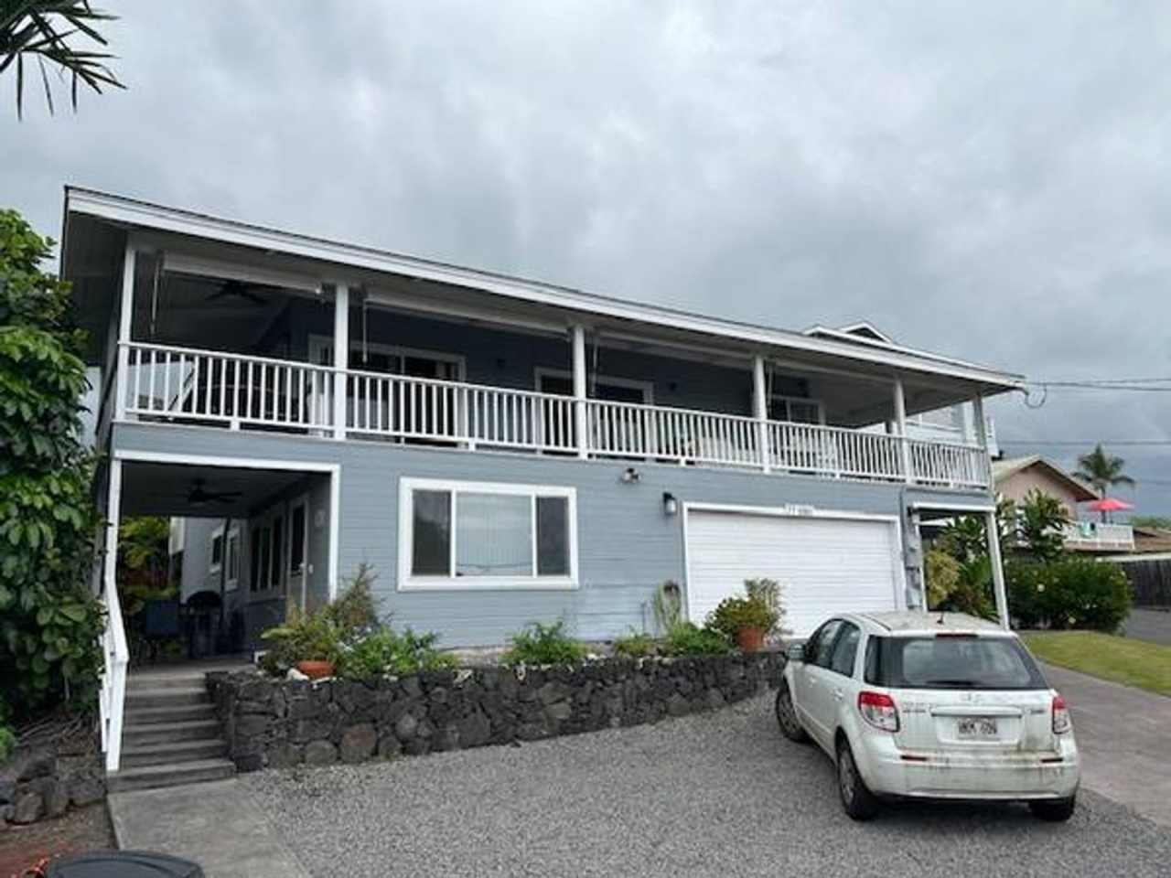 Furnished 3Bed, 2Bath Upstairs of House with Lanai