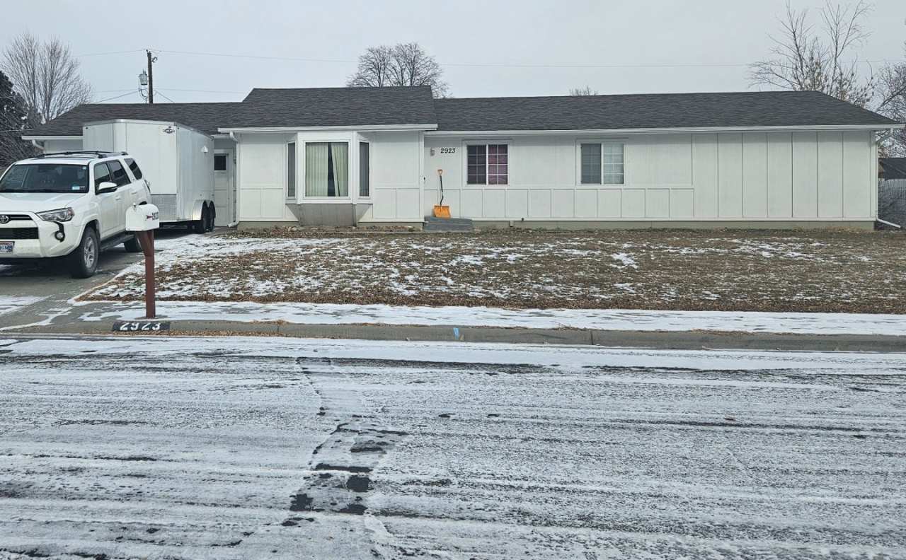 2923 Lampman - 3bd 2ba House