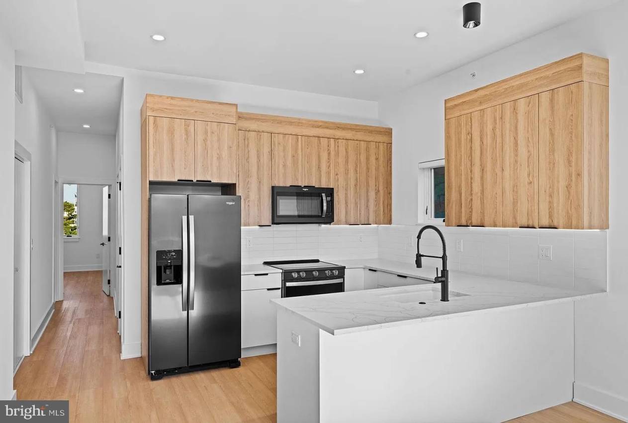 4225 POWELTON Avenue unit: 2