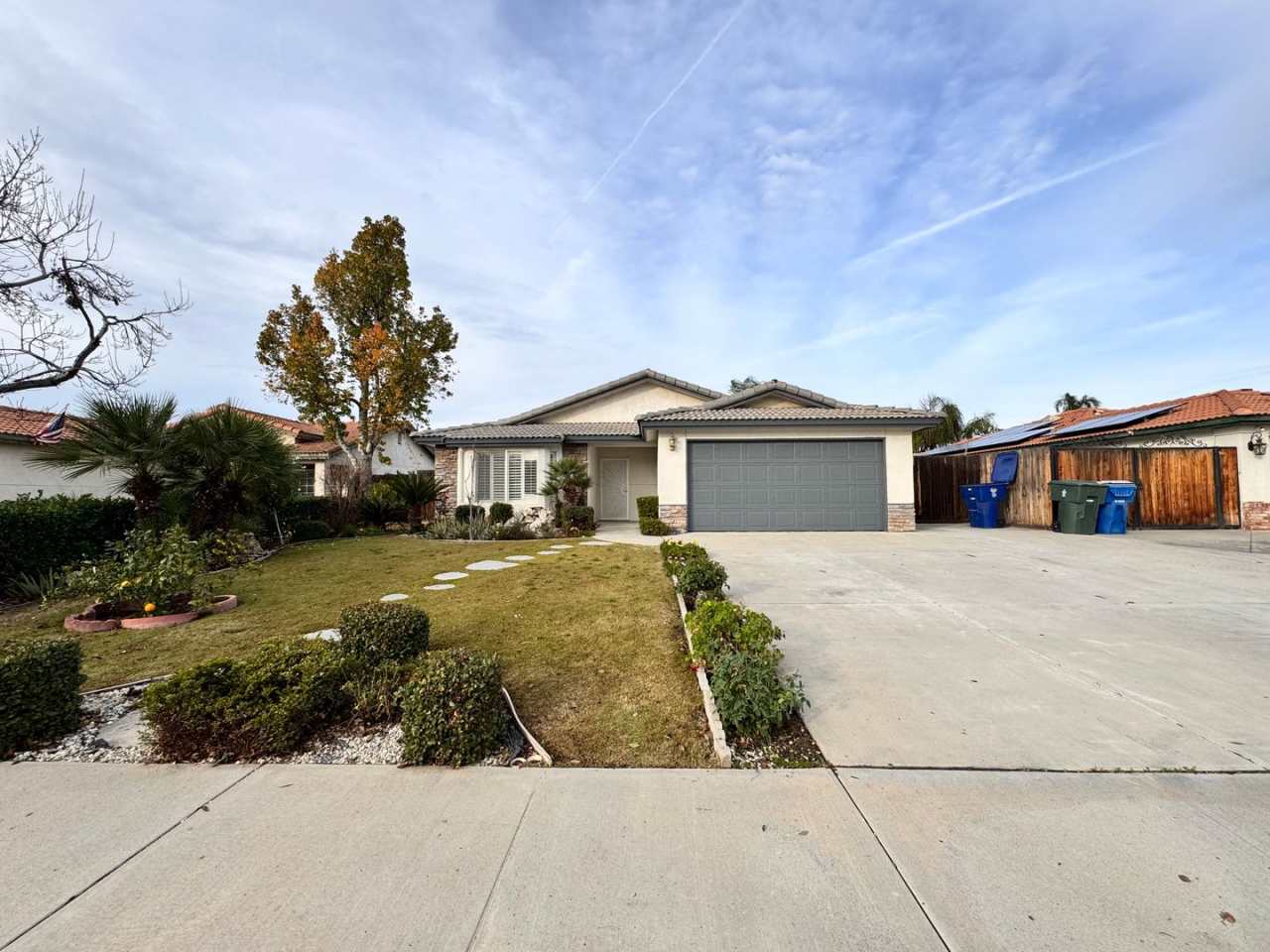 Beautiful 3-Bedroom Home in NW Bakersfield $2,300 rent/deposit !!!!