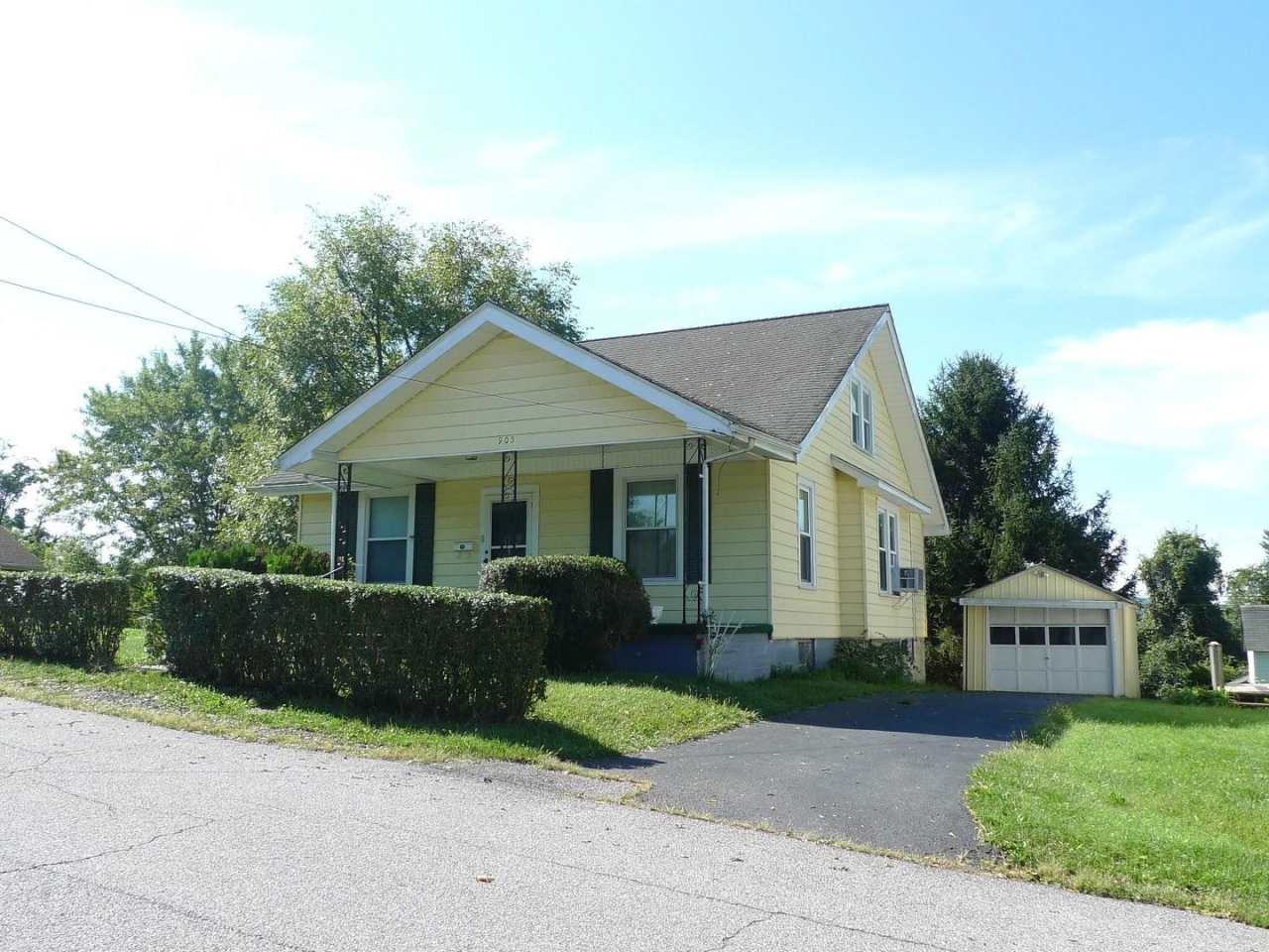 Charming Home with Large Backyard Near Radford University