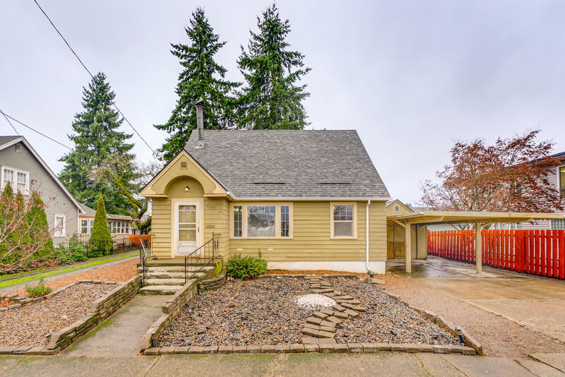 1137 Southeast Uglow Avenue - 1