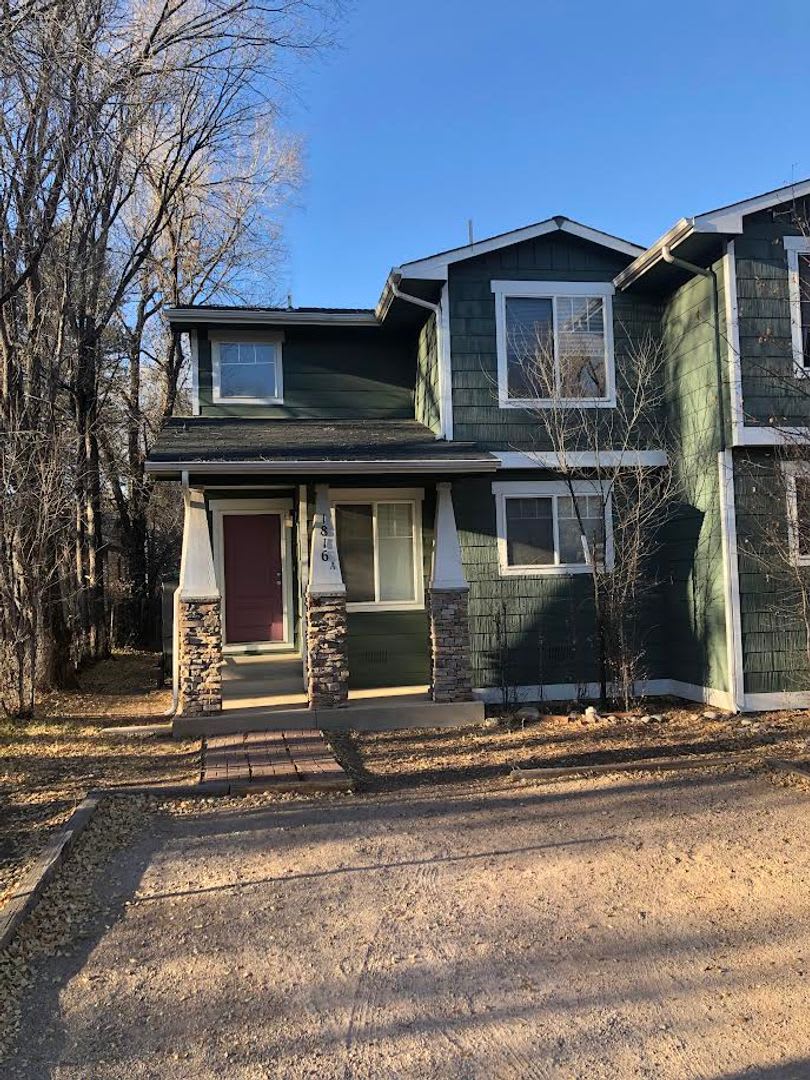 Charming 2br 1.5ba Two Level Condo in District 12 with Fenced Yard