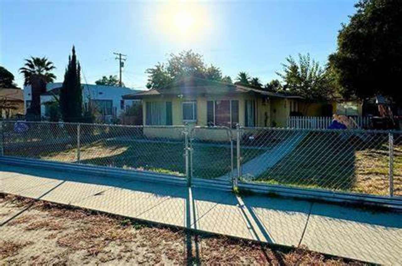 FOR RENT / DUPLEX $1800