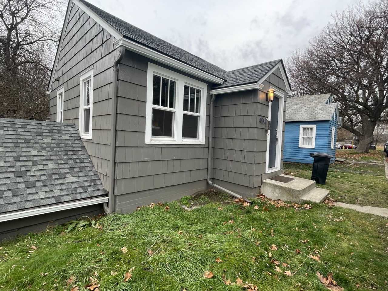 Can't beat the location for this 1 Bedroom, 1 bathroom duplex!