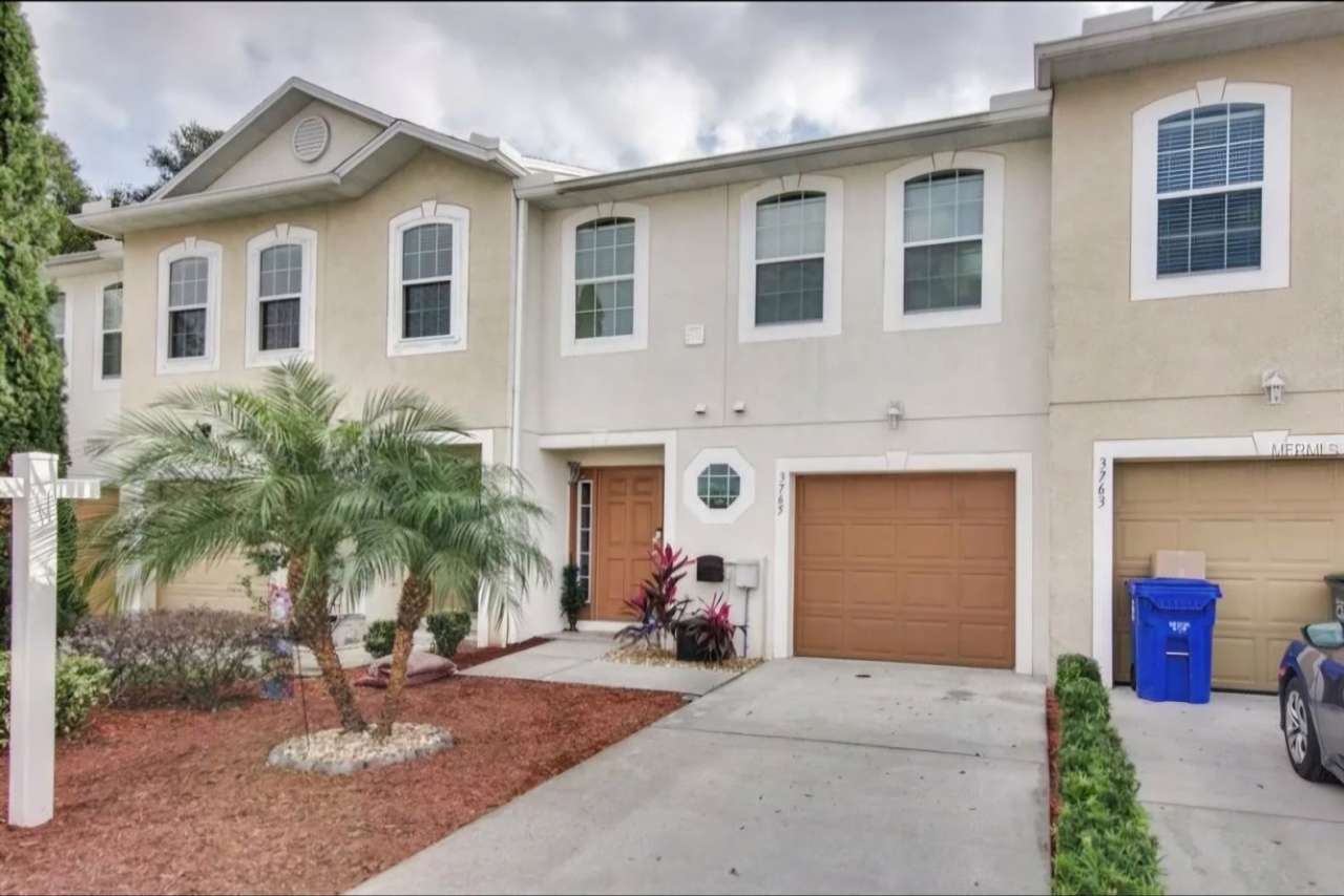 Charming 3BR 2.5 bath Townhome in heat of Lakeland