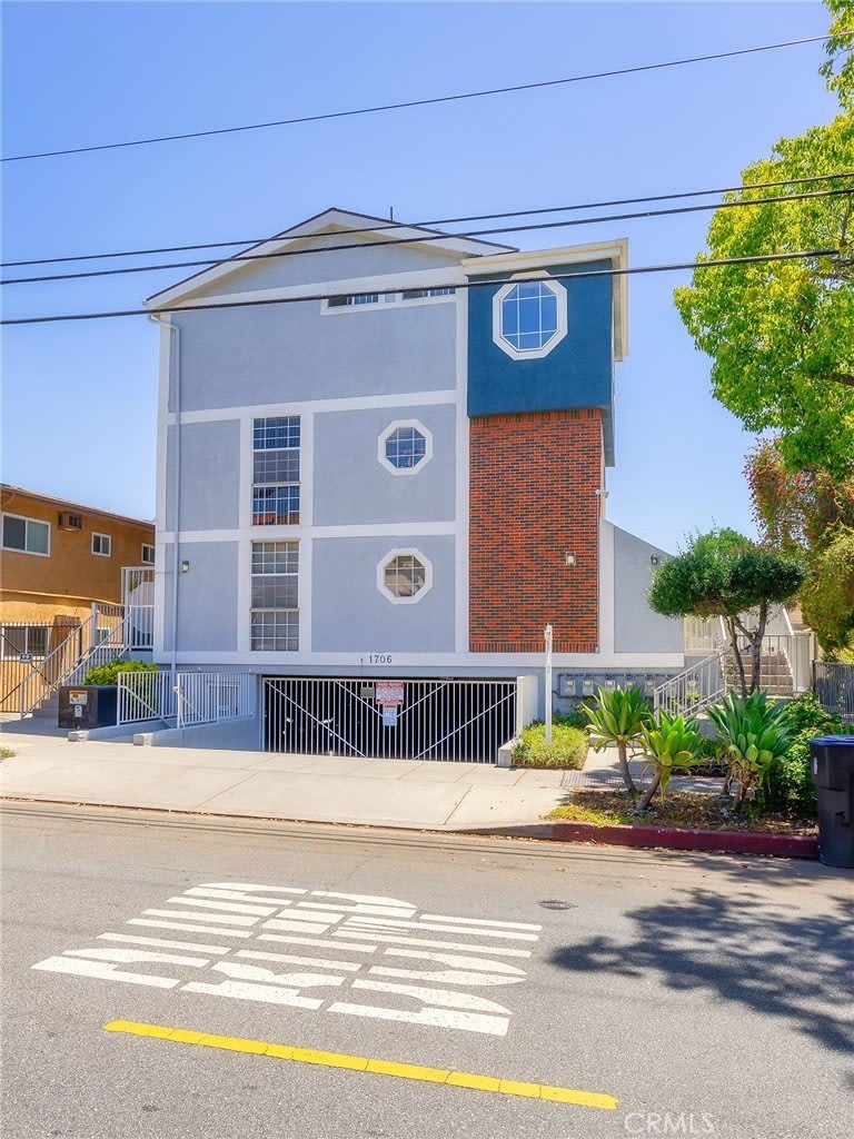1706 Grismer Avenue