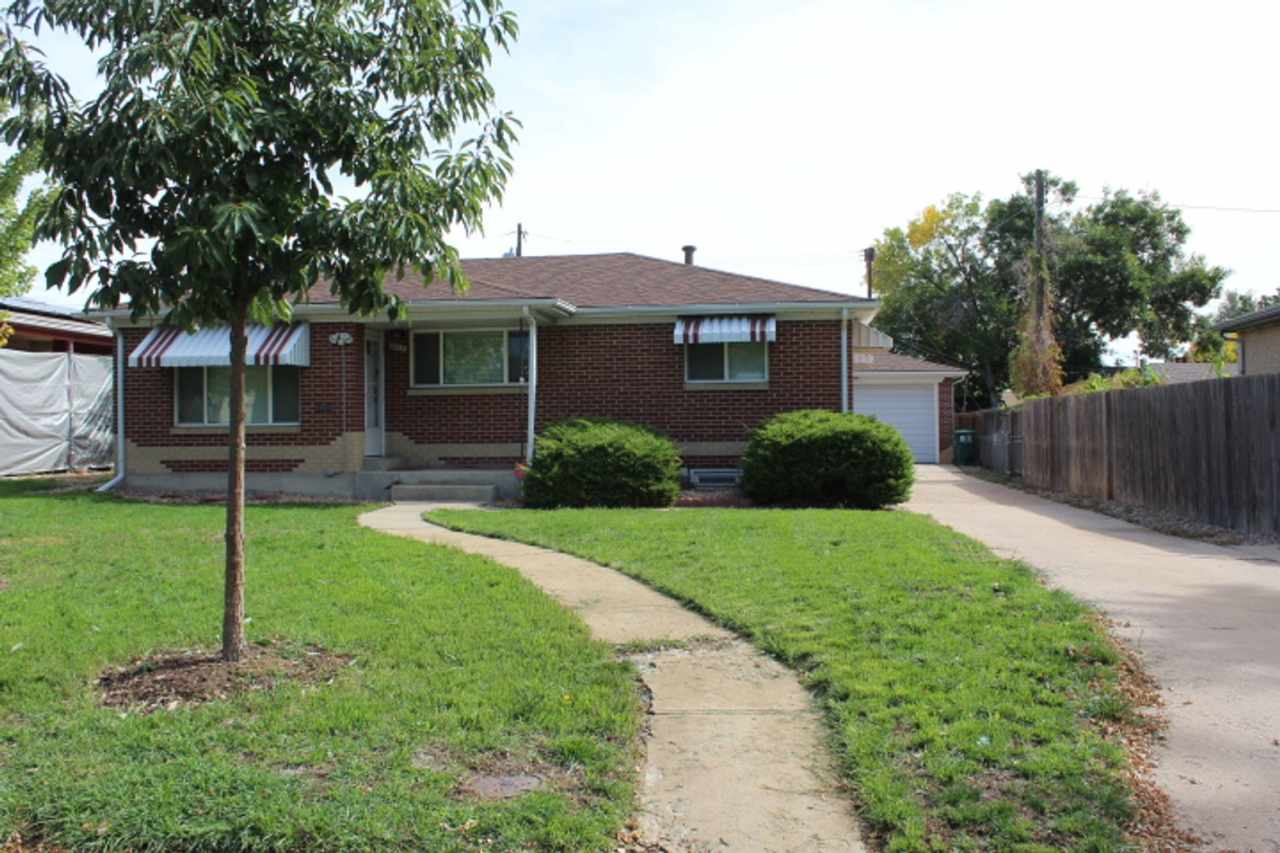 Splendid 3 bedroom/ 1 3/4 bath Ranch in Harvey Park/Ruby Hill Area!