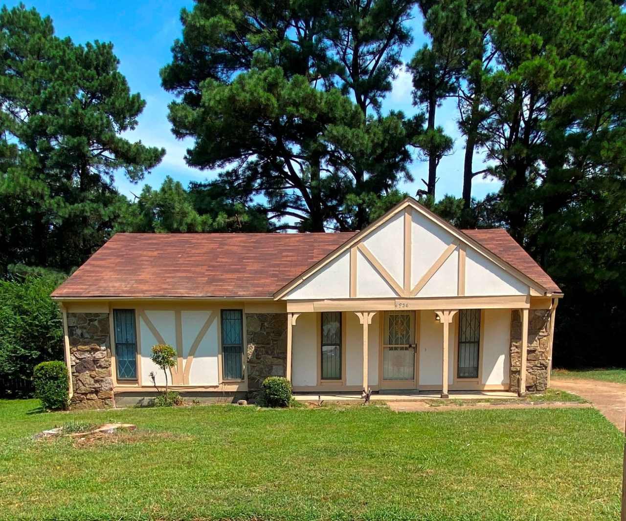 4 Success Realty is now offering this 3 bedrooms, 2 bath home with a private backyard in a nice quiet neighborhood.