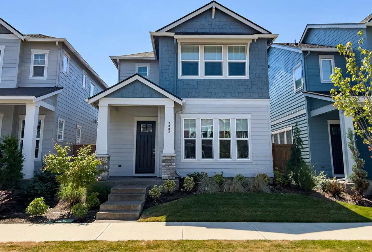 Modern 3-Bedroom Home in Reed’s Crossing with Luxurious Primary Suite  Open Floor Plan