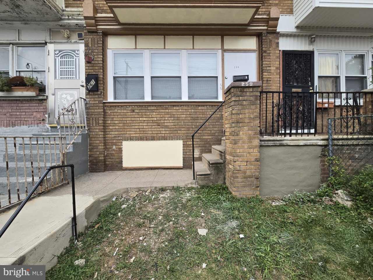 259 W RUSCOMB Street unit: 1