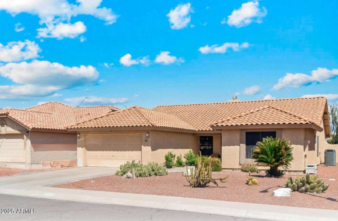 9814 W MENADOTA Drive