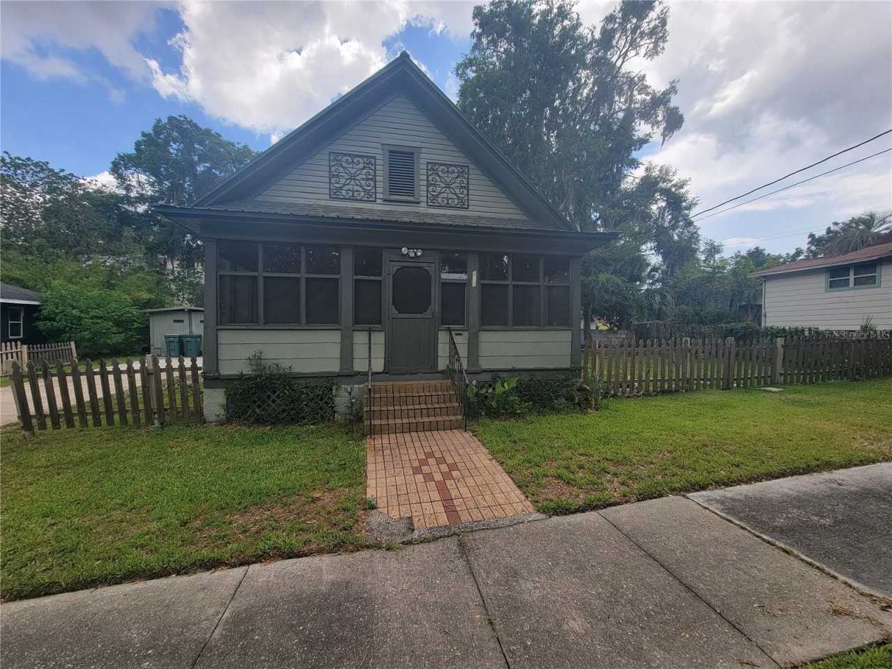 217 NE TUSCAWILLA AVENUE