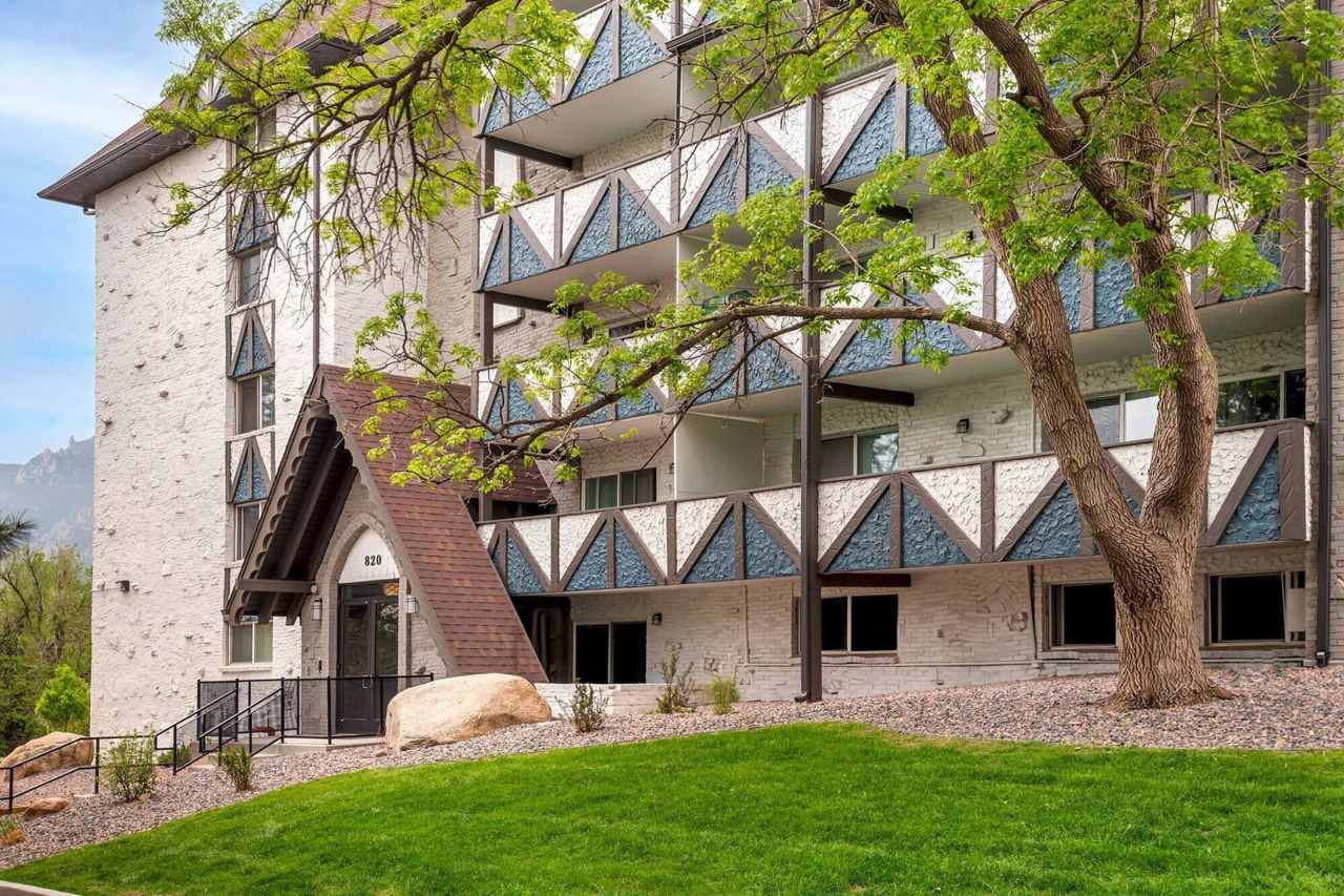 The Lookout at Broadmoor