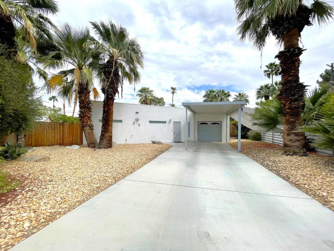 AVAILABLE NOW!!! RECENTLY UPDATED 2 Bed / 2 Bath + Den Home in Palm Desert!
