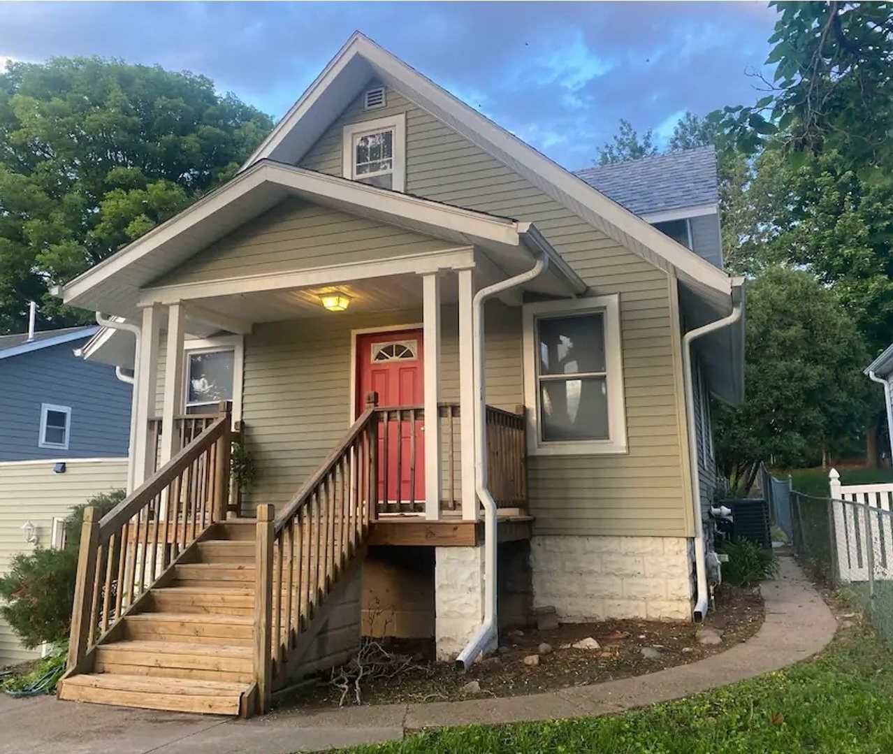 Spacious 4 Bedroom in Aksarben!