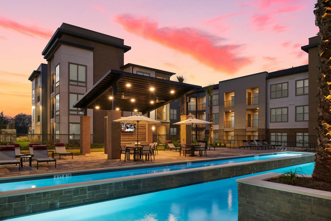 Lake Walk at Traditions Apartments