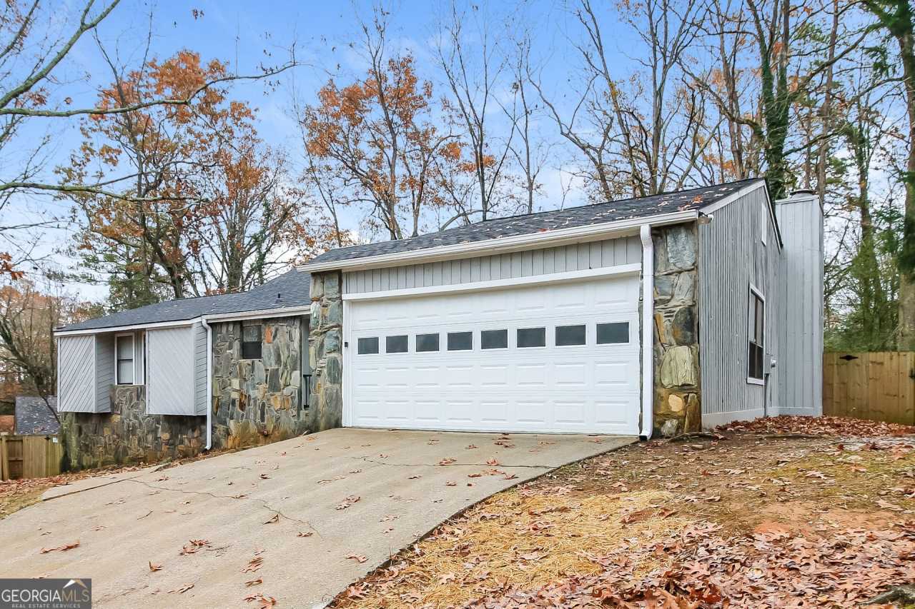 6717 Knollwood Circle