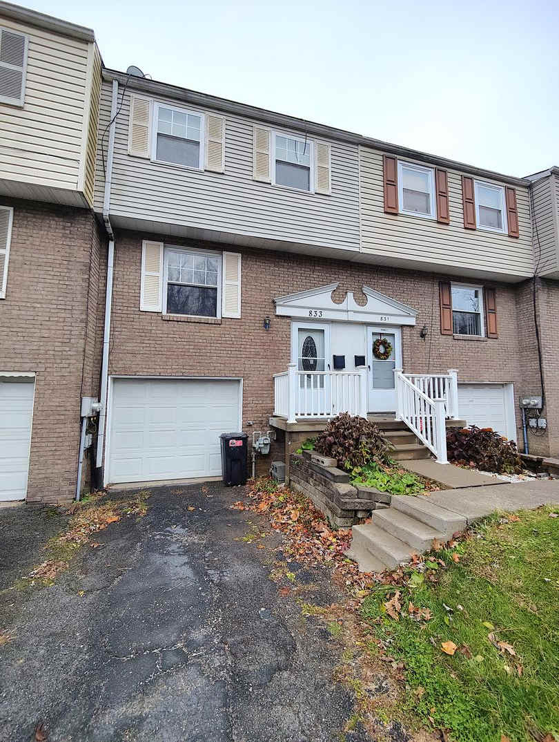 *Well-Maintained 3BD/1.5BA Townhouse Available in West Mifflin*