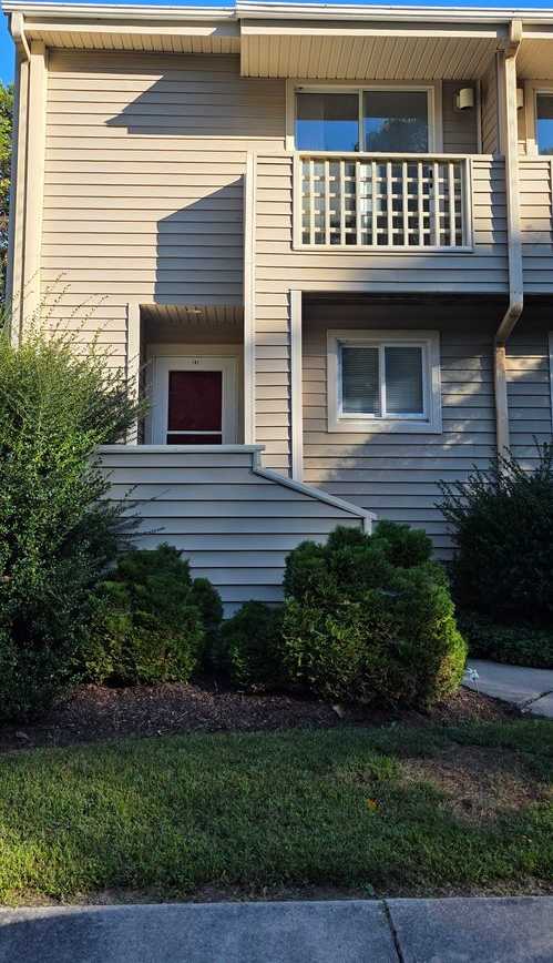 Ideal Living: Beautifully Designed 2 Bedroom Townhouse!