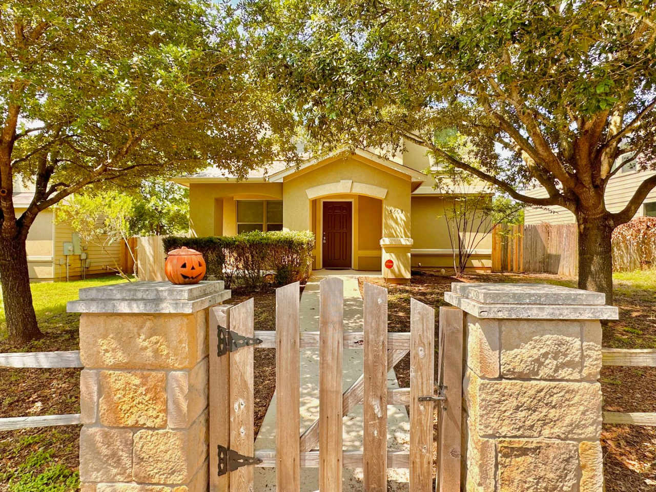 Spacious 3x2.5 South Austin Home